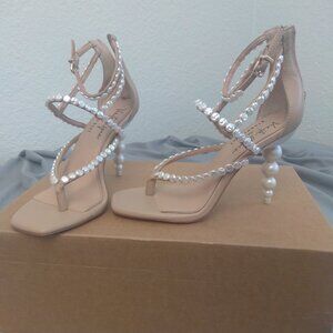 Strapy pearls sandals